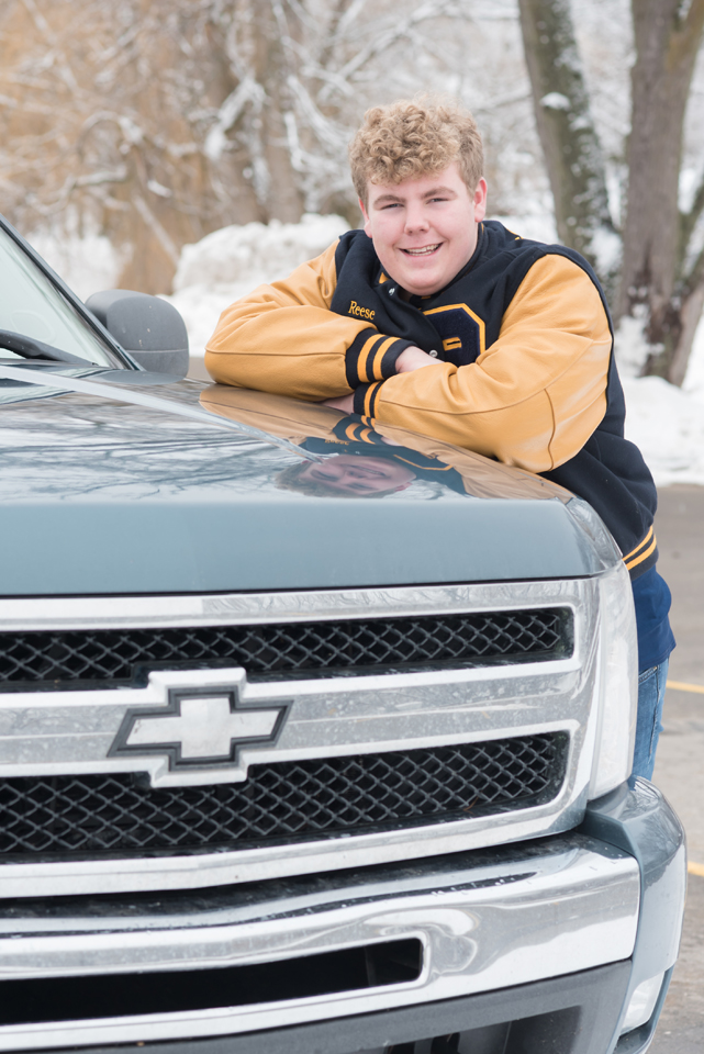 High-School-Senior-pictures-truck