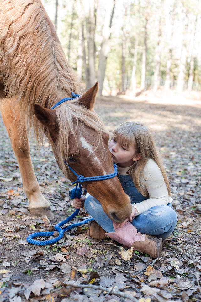 Photo session with Girl kissing horse