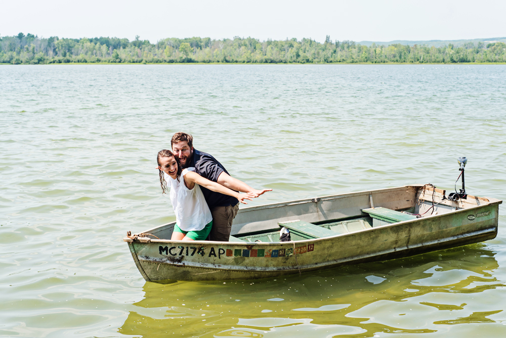 Titanic pose engagement session style