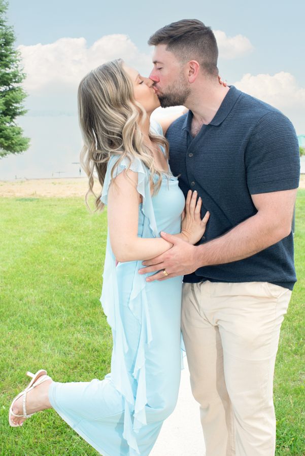 couple kissing on the grass